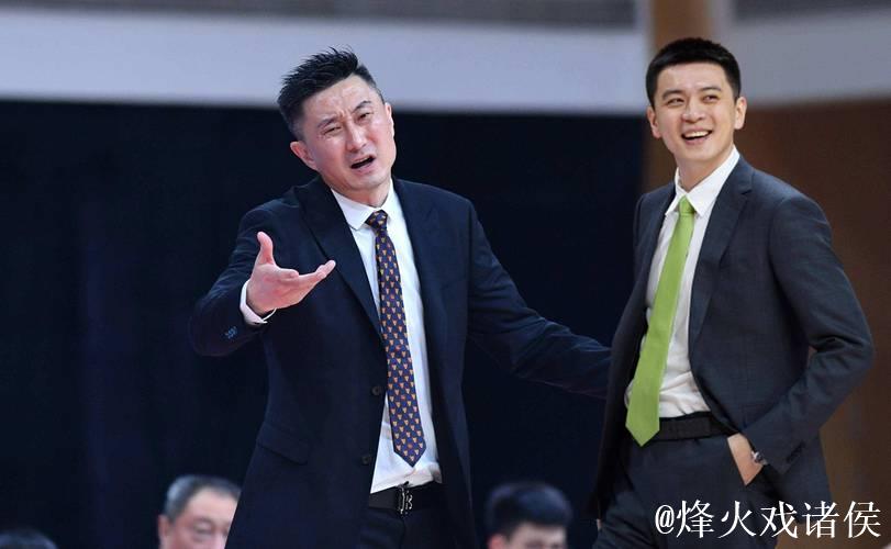 杨鸣致敬杜锋,潜力赛大胆启用新人,赛后发言尽显霸气 杨鸣致敬杜锋,潜力赛大胆启用新人,赛后发言尽显霸气